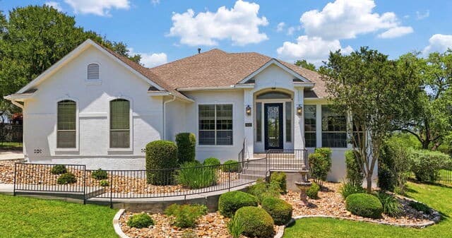 3-bedroom rental at 9015 Tuscan Hills Dr in Garden Ridge, TX — photo 1
