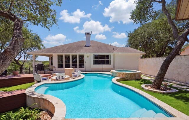 3-bedroom rental at 9015 Tuscan Hills Dr in Garden Ridge, TX — photo 2