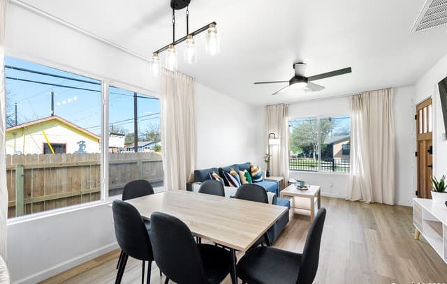 3-bedroom rental at 1102 Burleson in San Antonio, TX — photo 5