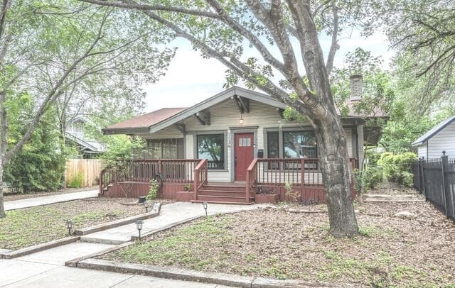 2-bedroom rental at 1136 W Russell in San Antonio, TX — photo 1