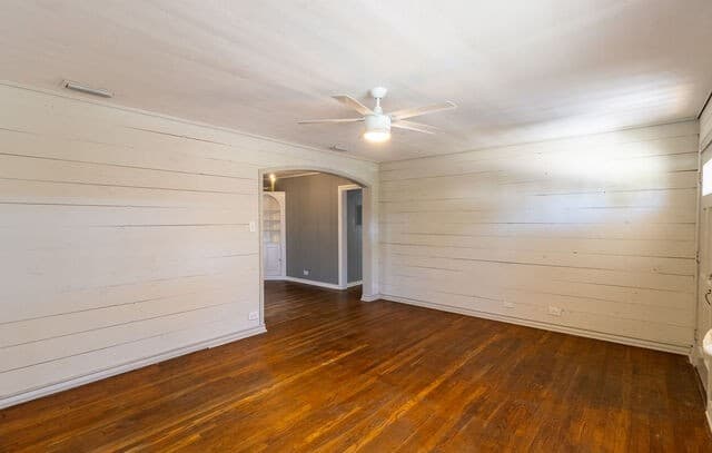 3-bedroom rental at 439 Astor St in San Antonio, TX — photo 4
