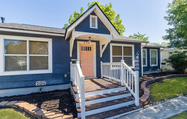 3-bedroom rental at 439 Astor St in San Antonio, TX — photo 5