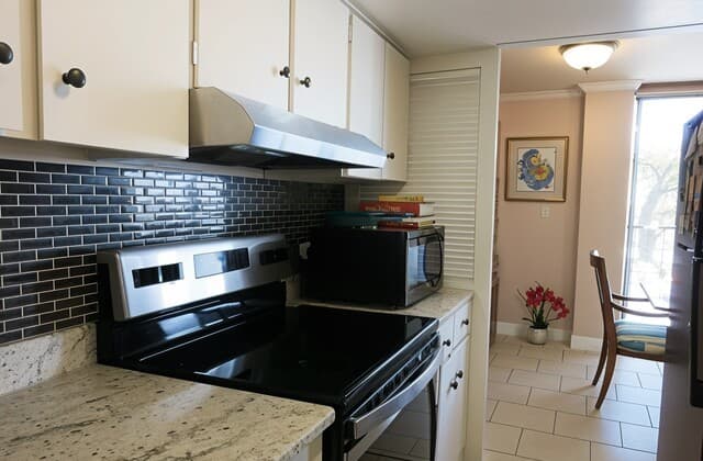 1-bedroom rental at 7039 San Pedro Ave Unit 203 in San Antonio, TX — photo 3