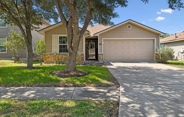 3-bedroom rental at 5806 Espada Bnd in San Antonio, TX — photo 3