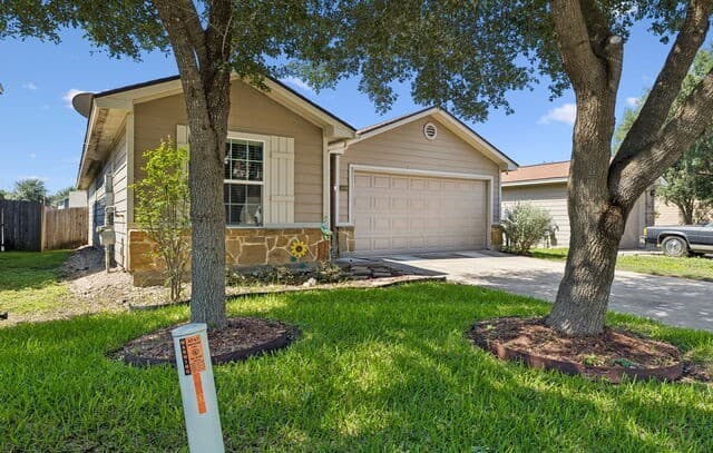 3-bedroom rental at 5806 Espada Bnd in San Antonio, TX — photo 4