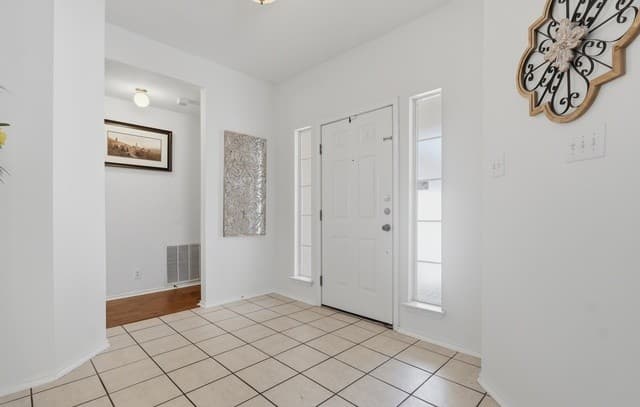 3-bedroom rental at 9338 Pinkerton Way in San Antonio, TX — photo 3