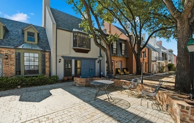 2-bedroom rental at 1194 Garraty Rd Unit 2 in San Antonio, TX — photo 2