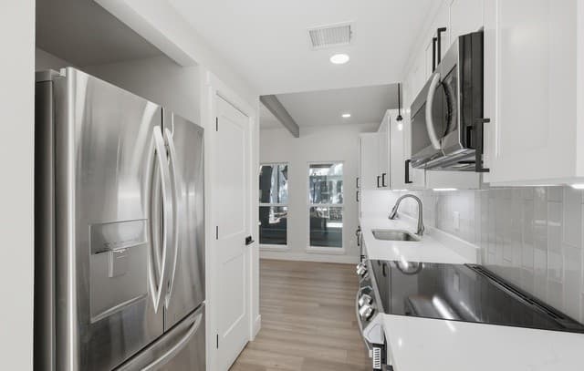 2-bedroom rental at 1194 Garraty Rd Unit 2 in San Antonio, TX — photo 5
