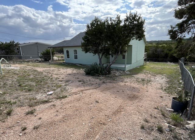 3-bedroom rental at 2250 Golf Dr in Spring Branch, TX — photo 2