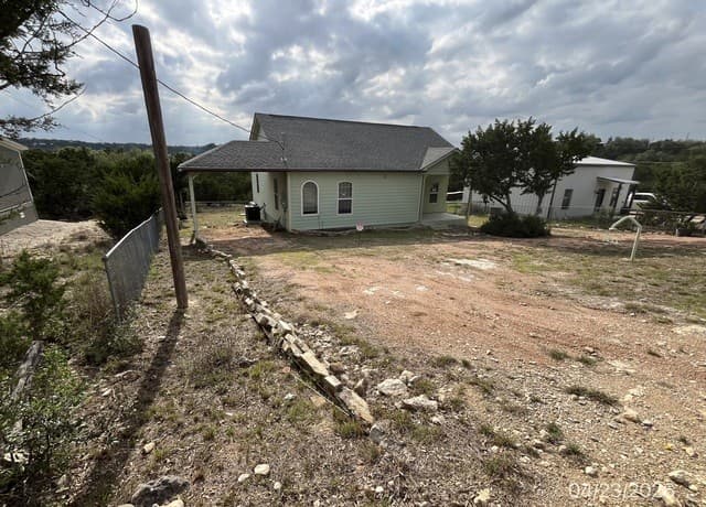 3-bedroom rental at 2250 Golf Dr in Spring Branch, TX — photo 3