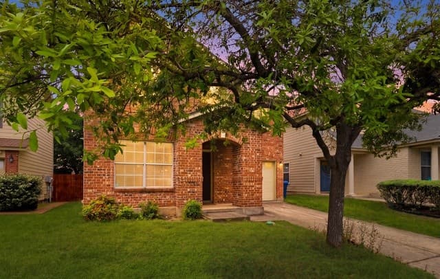 4-bedroom rental at 13707 York Woods in San Antonio, TX — photo 1