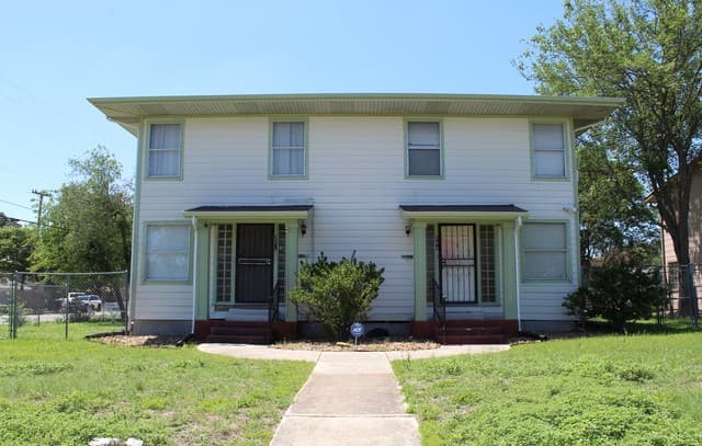 rental at 204 Senisa Dr in San Antonio, TX — photo 1