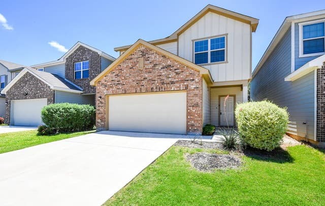 4-bedroom rental at 6806 Prue Rd Unit 38 in San Antonio, TX — photo 1