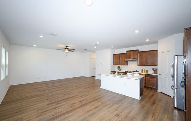 4-bedroom rental at 6806 Prue Rd Unit 38 in San Antonio, TX — photo 3