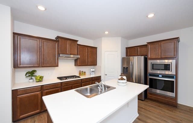 4-bedroom rental at 6806 Prue Rd Unit 38 in San Antonio, TX — photo 4