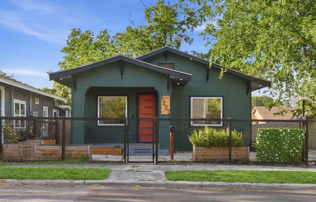 2-bedroom rental at 1227 Burnet St in San Antonio, TX — photo 1
