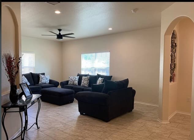 3-bedroom rental at 5981 Midcrown Dr in San Antonio, TX — photo 2