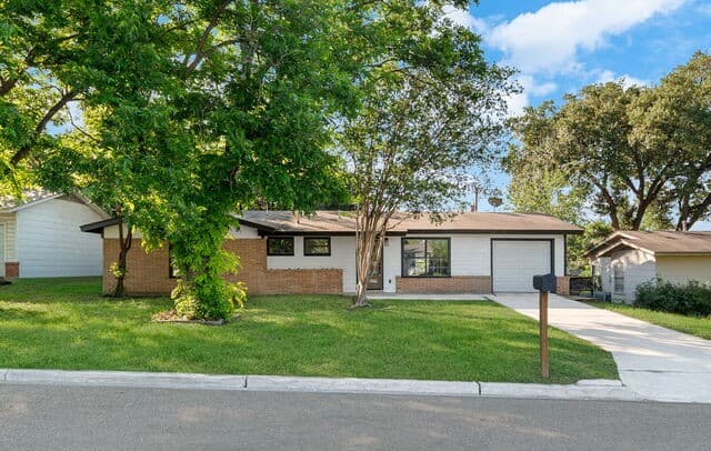 3-bedroom rental at 4426 Newcome Dr in San Antonio, TX — photo 1
