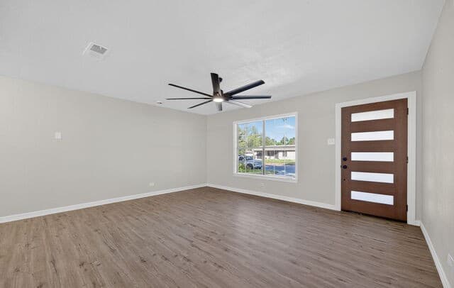 3-bedroom rental at 4426 Newcome Dr in San Antonio, TX — photo 2