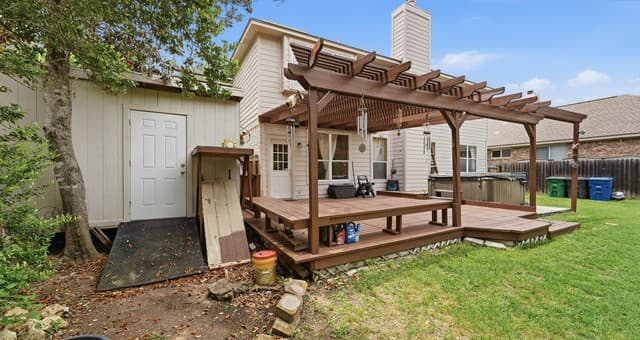 4-bedroom rental at 15402 Fall Place in San Antonio, TX — photo 5