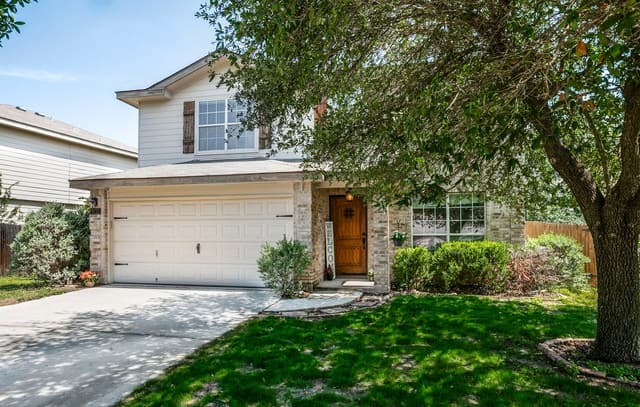 4-bedroom rental at 9723 Palomino Oaks in San Antonio, TX — photo 2
