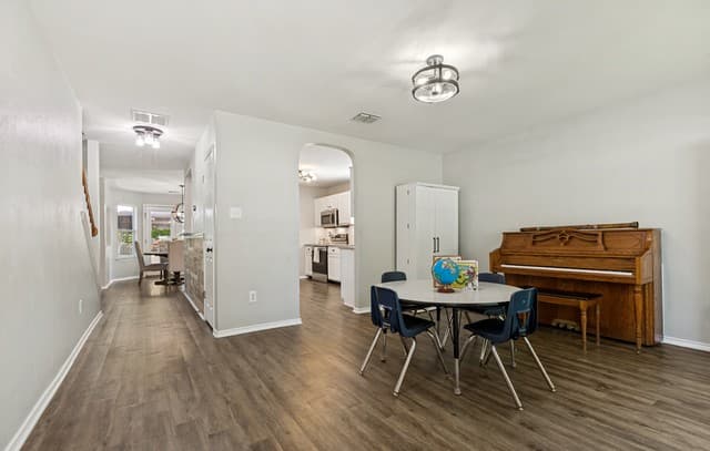 4-bedroom rental at 9723 Palomino Oaks in San Antonio, TX — photo 4