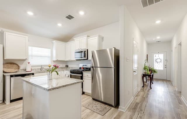 3-bedroom rental at 11946 Luckey Villa in San Antonio, TX — photo 4