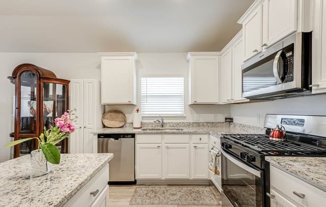 3-bedroom rental at 11946 Luckey Villa in San Antonio, TX — photo 5