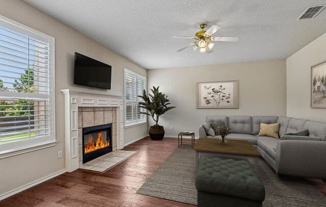 3-bedroom rental at 2430 Rogers Loop in San Antonio, TX — photo 2