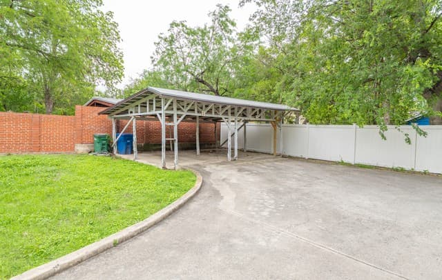 1-bedroom rental at 146 Vassar Unit 2 in San Antonio, TX — photo 1