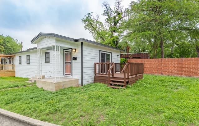 1-bedroom rental at 146 Vassar Unit 2 in San Antonio, TX — photo 3