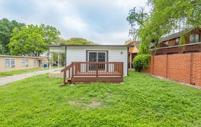 1-bedroom rental at 146 Vassar Unit 2 in San Antonio, TX — photo 4