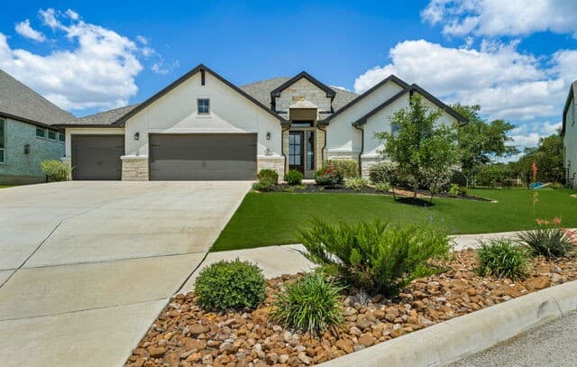 3-bedroom rental at 477 Vamanos in Boerne, TX — photo 1