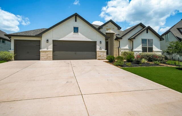 3-bedroom rental at 477 Vamanos in Boerne, TX — photo 3