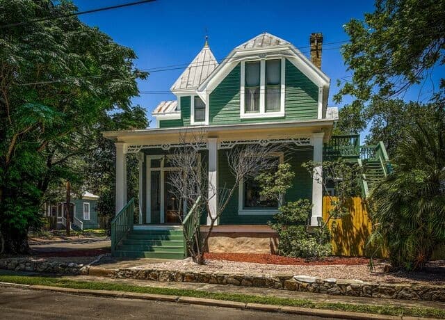 3-bedroom rental at 201 E Rische in San Antonio, TX — photo 3