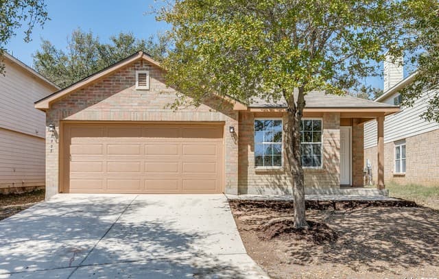 3-bedroom rental at 8535 Silver Brush in San Antonio, TX — photo 1
