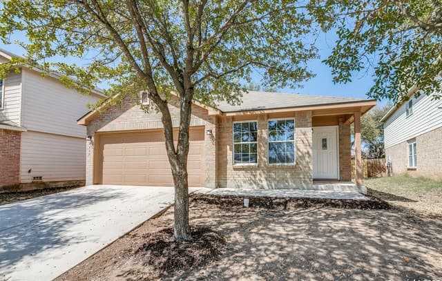 3-bedroom rental at 8535 Silver Brush in San Antonio, TX — photo 2