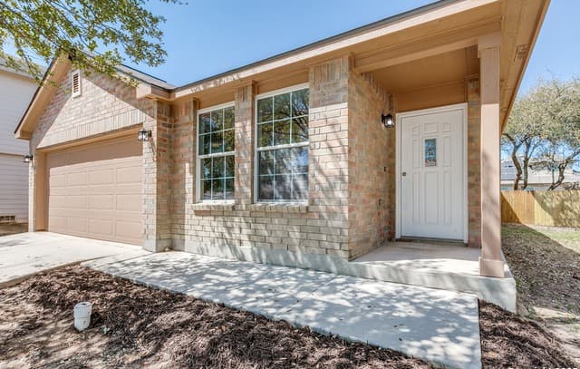 3-bedroom rental at 8535 Silver Brush in San Antonio, TX — photo 3