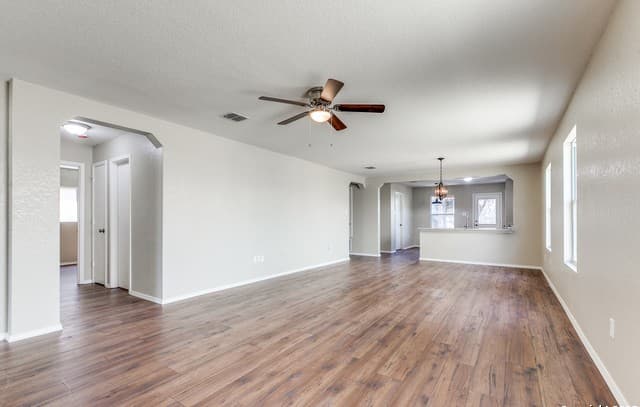 3-bedroom rental at 8535 Silver Brush in San Antonio, TX — photo 5