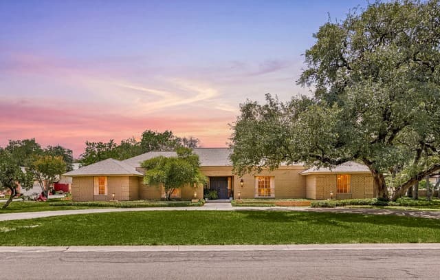 4-bedroom rental at 200 Sir Arthur Ct in Castle Hills, TX — photo 1