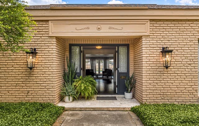 4-bedroom rental at 200 Sir Arthur Ct in Castle Hills, TX — photo 5