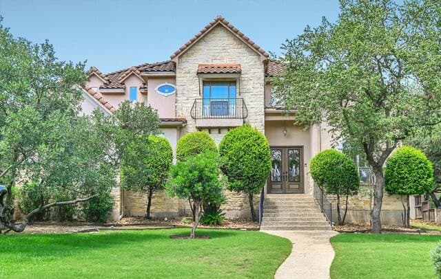 4-bedroom rental at 2715 Winding Vw in San Antonio, TX — photo 1