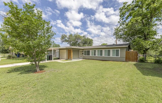 3-bedroom rental at 323 Basswood Dr in San Antonio, TX — photo 1