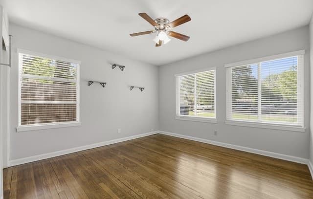 3-bedroom rental at 323 Basswood Dr in San Antonio, TX — photo 5