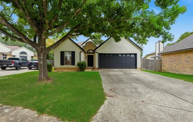 3-bedroom rental at 9010 Fromage in San Antonio, TX — photo 2
