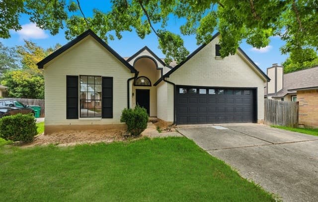 3-bedroom rental at 9010 Fromage in San Antonio, TX — photo 3