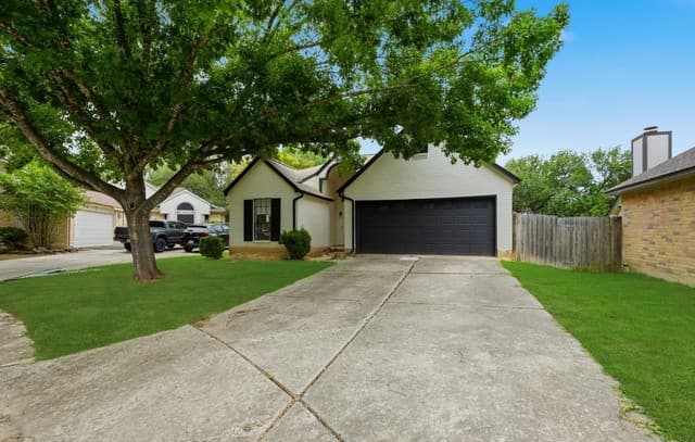 3-bedroom rental at 9010 Fromage in San Antonio, TX — photo 4