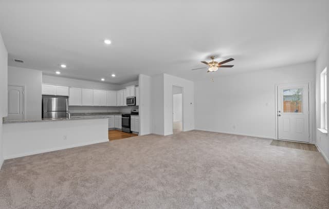 5-bedroom rental at 4331 Rocky Neck Cove in Von Ormy, TX — photo 5