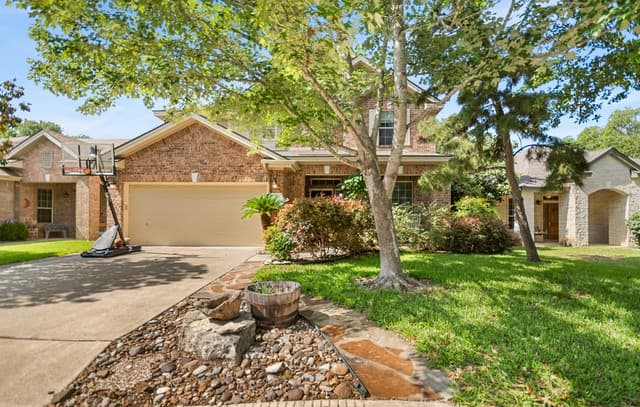 4-bedroom rental at 7819 Chilton Stage in San Antonio, TX — photo 2