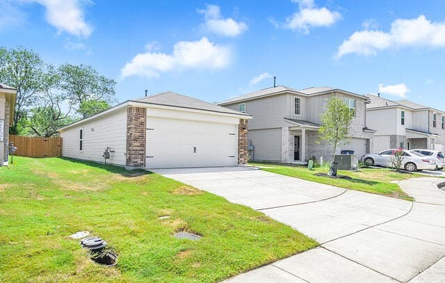 3-bedroom rental at 15014 Telfaire Meadow in Von Ormy, TX — photo 2